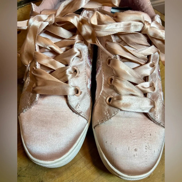 Betsey Johnson Floral pink sneakers - Picture 4 of 6